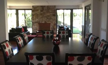 Casa en alquiler - 4 Dormitorios 6 Baños - Cocheras - 1.224Mts2 - Godoy Cruz