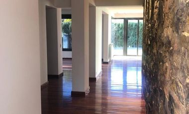 Casa en alquiler - 4 Dormitorios 6 Baños - Cocheras - 1.224Mts2 - Godoy Cruz