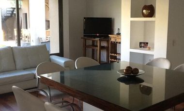 Casa en alquiler - 4 Dormitorios 6 Baños - Cocheras - 1.224Mts2 - Godoy Cruz