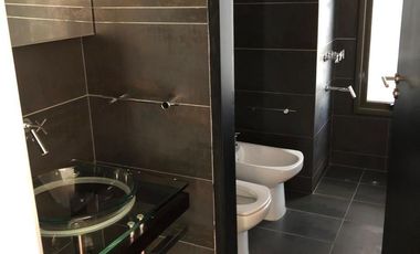 Casa en alquiler - 4 Dormitorios 6 Baños - Cocheras - 1.224Mts2 - Godoy Cruz