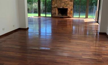 Casa en alquiler - 4 Dormitorios 6 Baños - Cocheras - 1.224Mts2 - Godoy Cruz