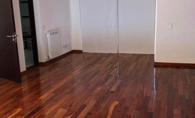 Casa en alquiler - 4 Dormitorios 6 Baños - Cocheras - 1.224Mts2 - Godoy Cruz