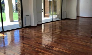 Casa en alquiler - 4 Dormitorios 6 Baños - Cocheras - 1.224Mts2 - Godoy Cruz