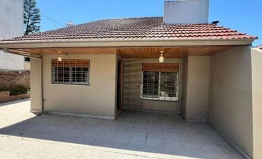Casa en venta - 2 Dormitorios 2 Baños - Quilmes