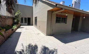 Casa en venta - 2 Dormitorios 2 Baños - Quilmes