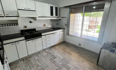 Casa en venta - 2 Dormitorios 2 Baños - Quilmes