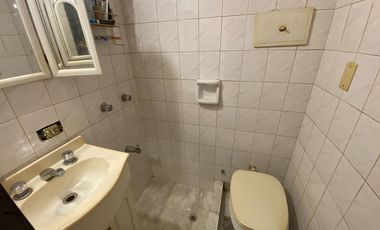 Venta - Casa 7 amb. c/Garage 3 autos - Bo. Vte López