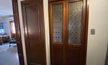 Venta - Casa 7 amb. c/Garage 3 autos - Bo. Vte López