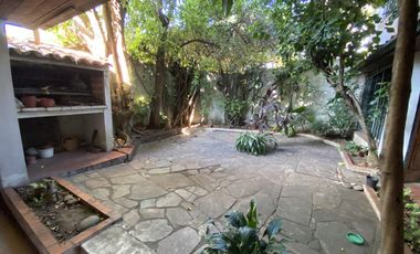 Venta - Casa 7 amb. c/Garage 3 autos - Bo. Vte López