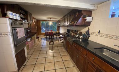 Venta - Casa 7 amb. c/Garage 3 autos - Bo. Vte López