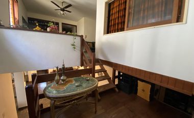 Venta - Casa 7 amb. c/Garage 3 autos - Bo. Vte López