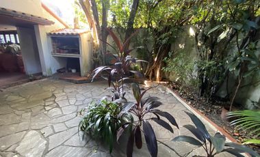 Venta - Casa 7 amb. c/Garage 3 autos - Bo. Vte López