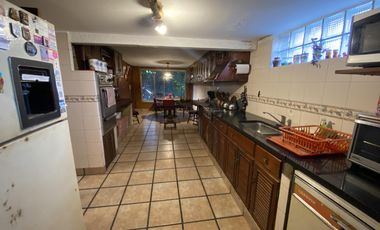 Venta - Casa 7 amb. c/Garage 3 autos - Bo. Vte López