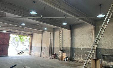 Depósito de 200m2 en VENTA - Barracas