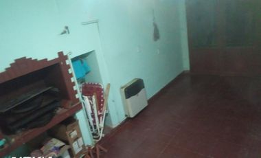 Casa de 3 ambientes mas local en esquina en Comandante Nicanor Otamendi