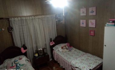 Casa de 3 ambientes mas local en esquina en Comandante Nicanor Otamendi