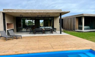 Casa en venta - 4 Dormitorios 3 Baños - 1.400Mts2 - Pinamar
