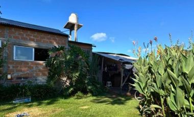 Casa en venta - 2 Dormitorios 1 Baño - La Peregrina