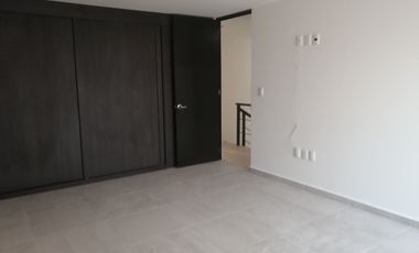 Casa modelo Hondarribia en Puerta Real 2, 3 recámaras, sala TV.