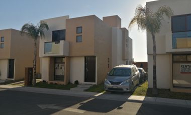 Casa modelo Hondarribia en Puerta Real 2, 3 recámaras, sala TV.