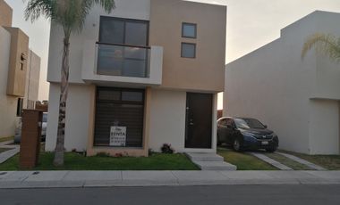 Casa modelo Hondarribia en Puerta Real 2, 3 recámaras, sala TV.