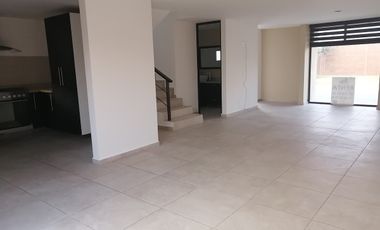 Casa modelo Hondarribia en Puerta Real 2, 3 recámaras, sala TV.