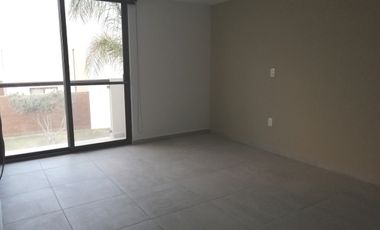 Casa modelo Hondarribia en Puerta Real 2, 3 recámaras, sala TV.