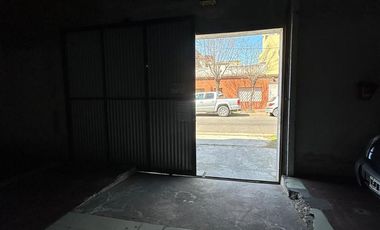 Deposito en venta - 335 m2 - Sarandi.