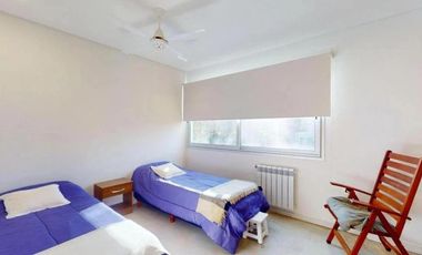 Casa en venta - 3 Dormitorios 3 Baños - Cochera - 1.673Mts2 - Club Miralagos