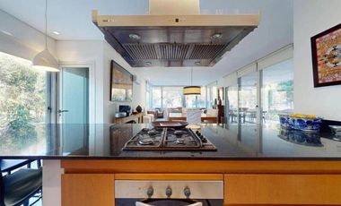 Casa en venta - 3 Dormitorios 3 Baños - Cochera - 1.673Mts2 - Club Miralagos