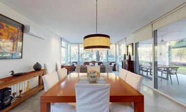 Casa en venta - 3 Dormitorios 3 Baños - Cochera - 1.673Mts2 - Club Miralagos