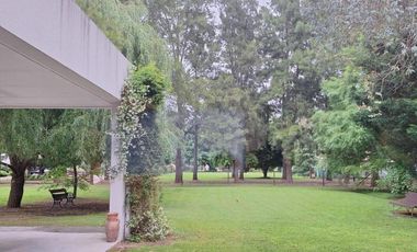 Casa en venta - 3 Dormitorios 3 Baños - Cochera - 1.673Mts2 - Club Miralagos