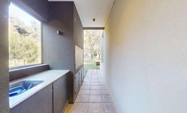 Casa en venta - 3 Dormitorios 3 Baños - Cochera - 1.673Mts2 - Club Miralagos