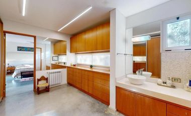 Casa en venta - 3 Dormitorios 3 Baños - Cochera - 1.673Mts2 - Club Miralagos