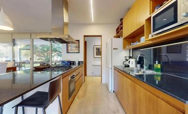 Casa en venta - 3 Dormitorios 3 Baños - Cochera - 1.673Mts2 - Club Miralagos