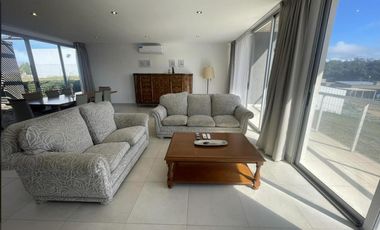 Casa en venta - 4 Dormitorios 3 Baños - Pinamar