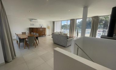 Casa en venta - 4 Dormitorios 3 Baños - Pinamar