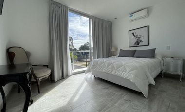 Casa en venta - 4 Dormitorios 3 Baños - Pinamar