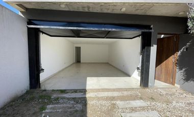 Casa en venta - 4 Dormitorios 3 Baños - Pinamar