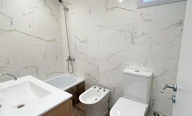 Departamento en pozo cde 3 amb con 2 baños y balcon con parrilla