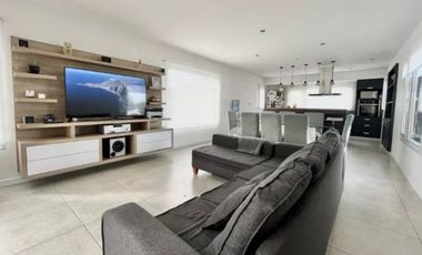 Casa en venta - 3 Dormitorios 1 Baño - Cochera - 1.050Mts2 - Chapadmalal
