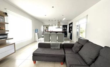 Casa en venta - 3 Dormitorios 1 Baño - Cochera - 1.050Mts2 - Chapadmalal