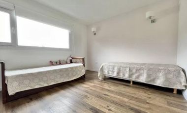 Casa en venta - 3 Dormitorios 1 Baño - Cochera - 1.050Mts2 - Chapadmalal