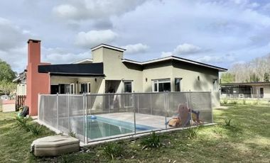 Casa en venta - 3 Dormitorios 1 Baño - Cochera - 1.050Mts2 - Chapadmalal