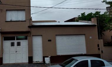 Casa en venta - 3 dormitorios 3 baños - 300mts2 - Necochea