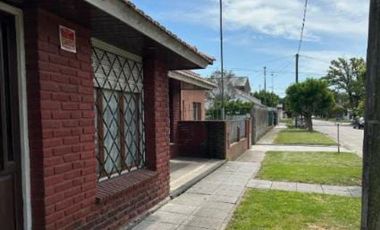 Casa en venta - 3 Dormitorios 2 Baños - Mar del Plata