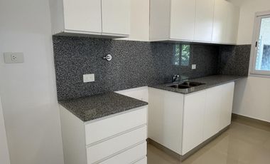 Casa tipo Triplex en Las Margaritas Village - Pilar