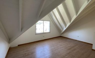 Casa tipo Triplex en Las Margaritas Village - Pilar