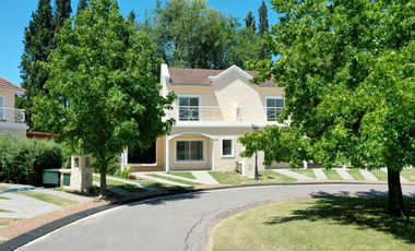 Casa tipo Triplex en Las Margaritas Village - Pilar