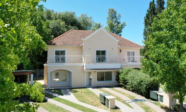 Casa tipo Triplex en Las Margaritas Village - Pilar